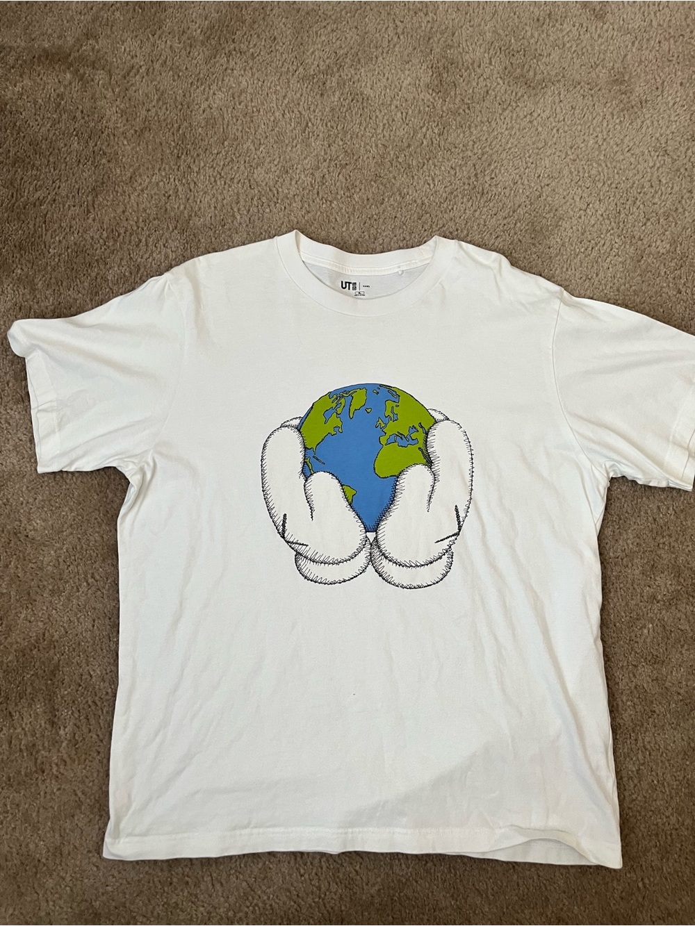 Kaws x Uniqlo Peace For A Better World Mens XL